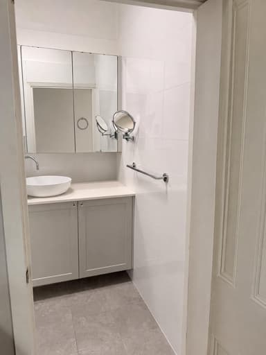 Upstairs bathroom $100 - remove by 1pm Thurs 22 Oct - Naremburn