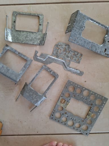 Galvanised Electrical Mounting Plates (70 pieces) - Mothar Mountain