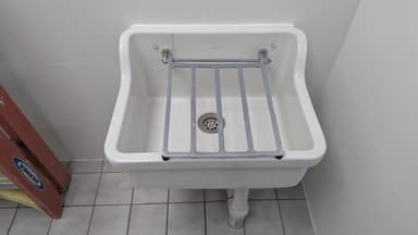 White commercial cleaner’s sink / trough - Park Ridge